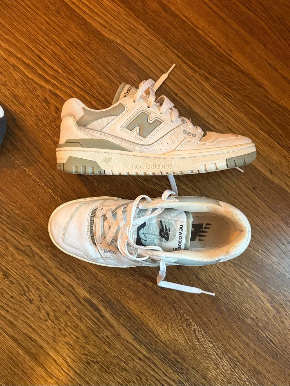 New Balance 550 Unisex Sneakers in White and Sage
